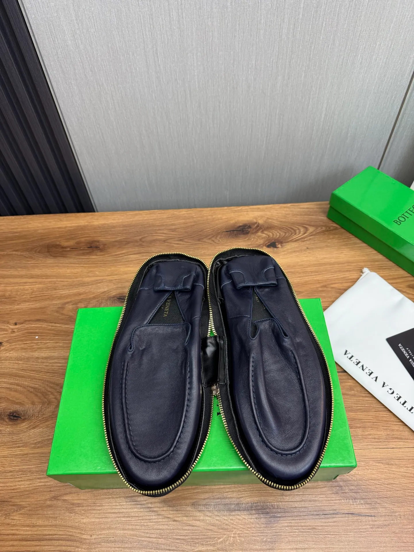 Men's men's shoes💰480💰BV-popular wallet shoes👟Casual, fashionable and comfortable🔗Good travel partner✅Original cowhide + imported cowhide. Original rubber outsole, available all year round👏Size: 38-45 (38.45 custom-made, non-returnable)